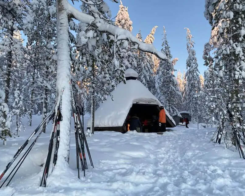 Tijdens deze langlauftocht langlaufen we 100 km in 5 dagen doorheen de wildernis van Noordoost-Finland. (1)