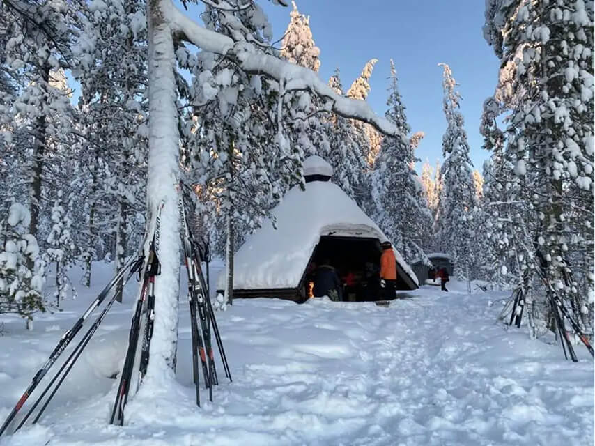Tijdens deze langlauftocht langlaufen we 100 km in 5 dagen doorheen de wildernis van Noordoost-Finland. (1)